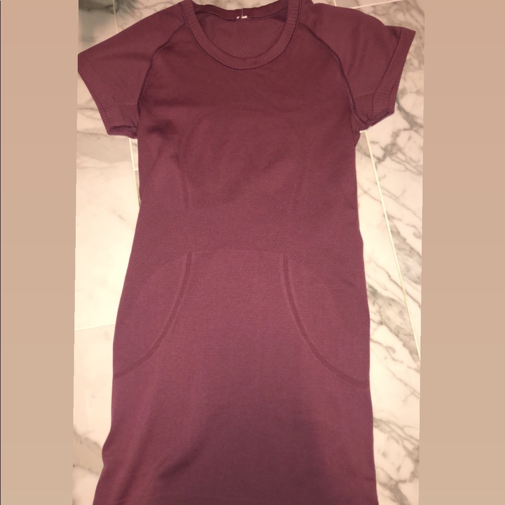 Plum Lululemon swiftly tech shorts sleeve size 2